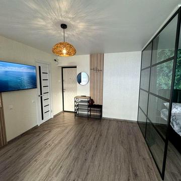 Продаж 1кк з новим сучасним ремонтом в Соляних, вул. Шкільна