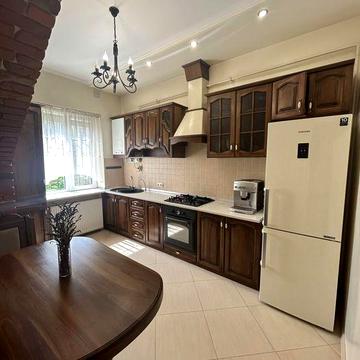 Продаж 4-х кімнатної квартири.