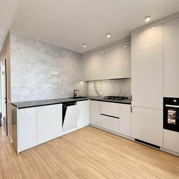 Студентська вул., 24