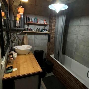 Драгоманова вул., 2