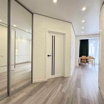 Студентська вул., 24