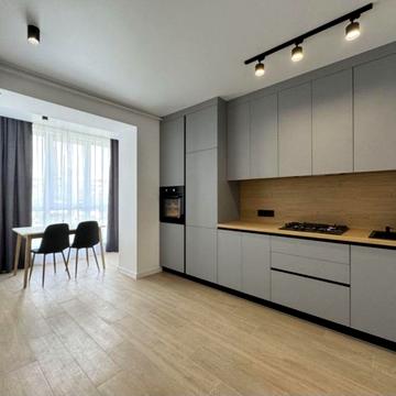 Студентська вул., 24