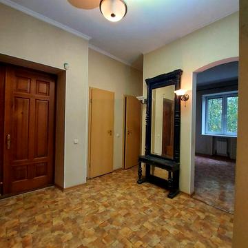 Продається 3кім.сталінка