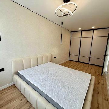 Квартира з новим та сучасним ремонтом! 15 хв від Києва!