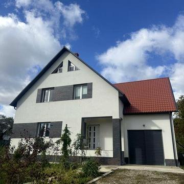 Будинок з ремонтом та територією 10 соток