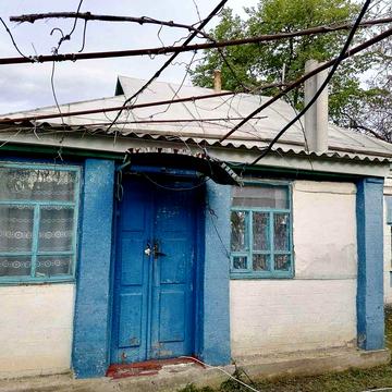 Продам  будинок  в житловому стані.