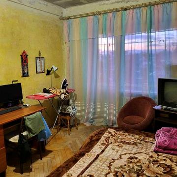 1кім. кв. бул. П. Вірського  (Саратовська) 10 , метро Нивки.