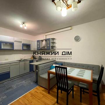 Анни Ахматової вул., 47