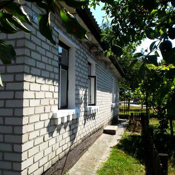 Продається булинок з присадибною ділянкою в центрі с. Шацьк