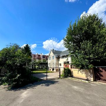 Каштанова, 16