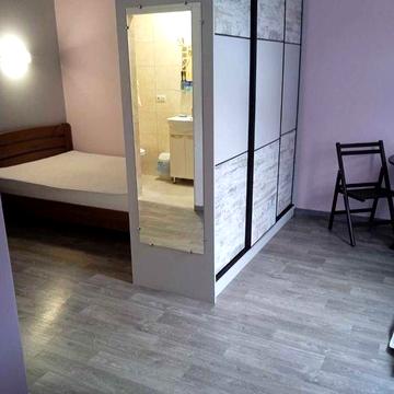 1к квартира-студія в будинку з євроремонтом та меблями