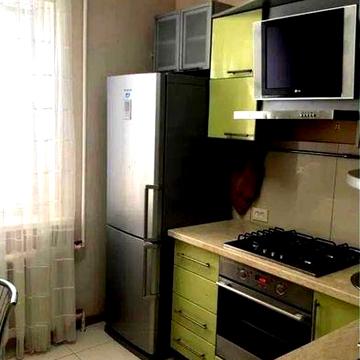 Срочно продам 2х комн кв м Дворец Спорта 4/5 с ремонтом, меб.