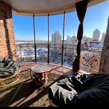 Володимира Івасюка просп. (Героїв Сталінграду), 8