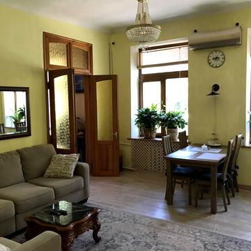 Михайлівська вул., 21