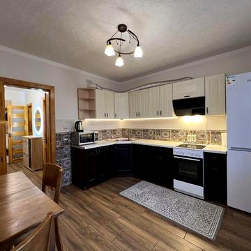 Ревуцького 42-а квартира вільна