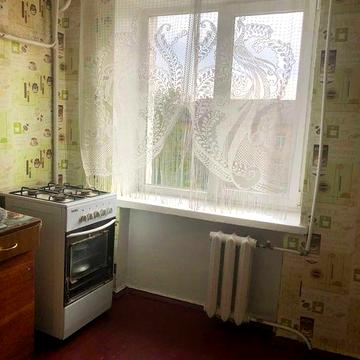Продам 1 комн. квартиру в п. Эсхар, центр, 3/5. Газовая колонка.