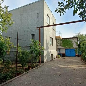 Центральна, 1а