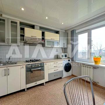 Шкільна вул. (Героїв Сталінграда), 48