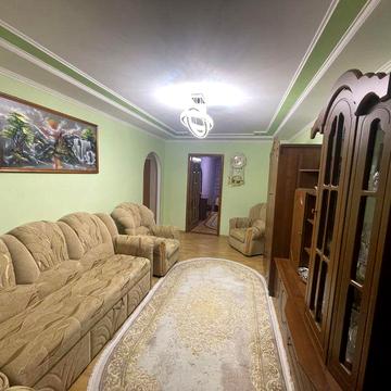 Здам трикімнатну квартиру в центрі міста