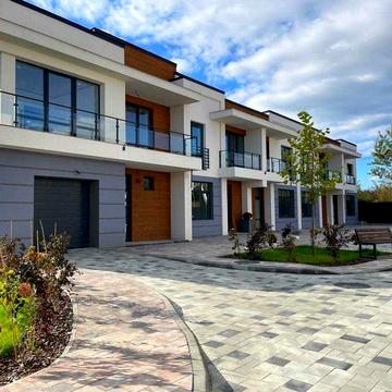 Акційна ціна! Таунхаус з ділянкою у Вовчинцях!