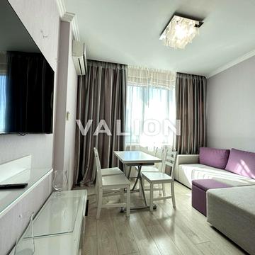 Дніпровська набережна вул., 14