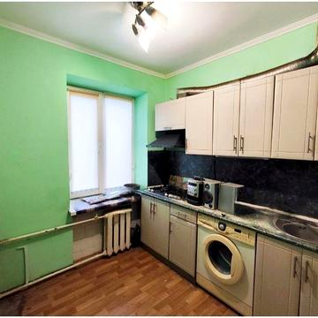 2-кімнатна. Дніпропетровський р-н. Дарницька пл., вул.Будівельників 5.