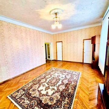 Продам елітну трикімнатну квартиру в центрі міста - 100 м².