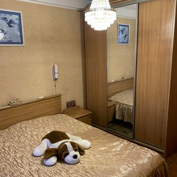 Миколи Ушакова вул., 8