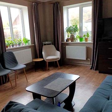 Будинок з окремим двором