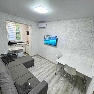 Однокомнатная квартира с новым ремонтом на Глушко.Все необходимое есть