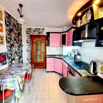 Продаж 3 кімнатної квартири, ринок Шувар.