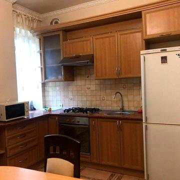Оренда 1 кім. квартири по вул. Ніжинська з паркомісцем