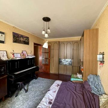 Академіка Корольова вул., 71