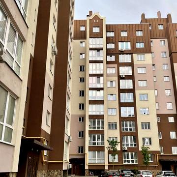 Леоніда Каденюка вул., 18