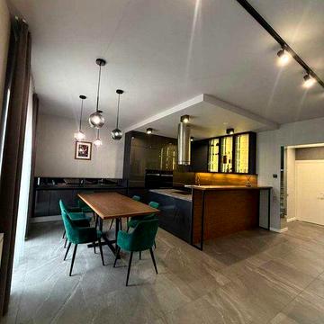 Просторий затишний будинок