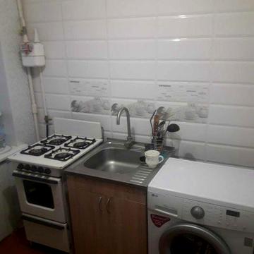 Сдам 2комн квартиру рядом с Коммунальным рынком. Ландау 12.