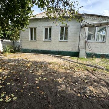 Затишний будинок в Піщанці, поруч річка.