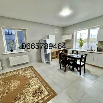 Оренда окремого приватного будинку на околиці міста