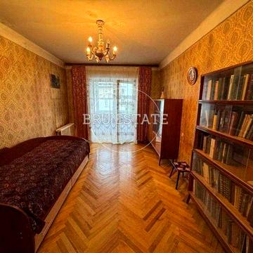 Продам простору 4к кв на вул Плеханова 4А м Лівобережна 10 хв пішки