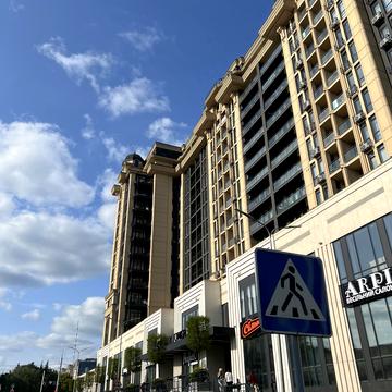 Космонавтів просп., 49