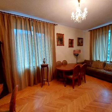 Оренда 3-к квартири в центрі Печерська, з ГАРАЖЕМ біля дому.