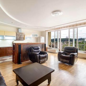 Дмитра Яворницького вул., 42