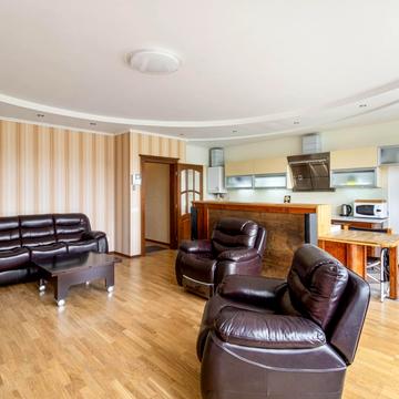 Дмитра Яворницького вул., 42