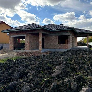 Комфортний будинок з гаражем та  великою терасою в Рівному