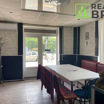 Будівельників вул., 1