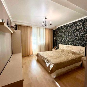 Продам 4 кімнатну квартиру з індивідуальним опаленням в Центрі міста!