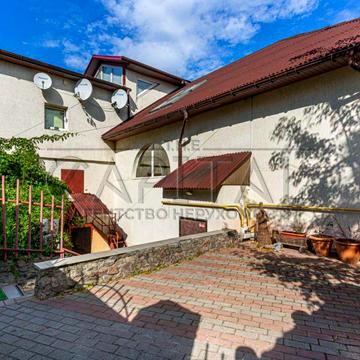 Нечуя-Левицького вул., 23