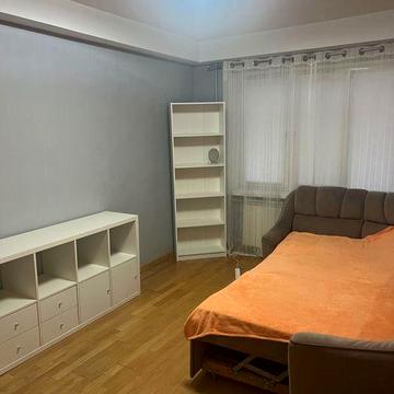 Оренда однокімнатної  з ремонтом метро Печерська вул Рибальська 11