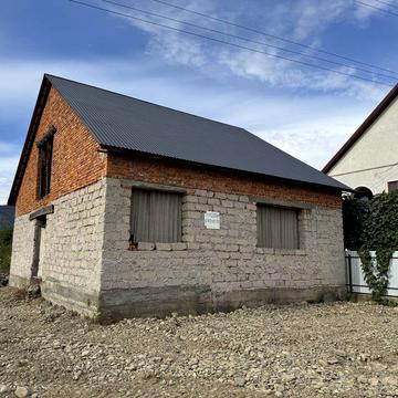 Будинок в селі Іза