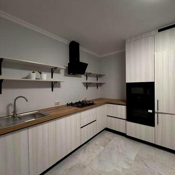 Продається просторий, новий будинок. Поруч р-ку Краснодонців